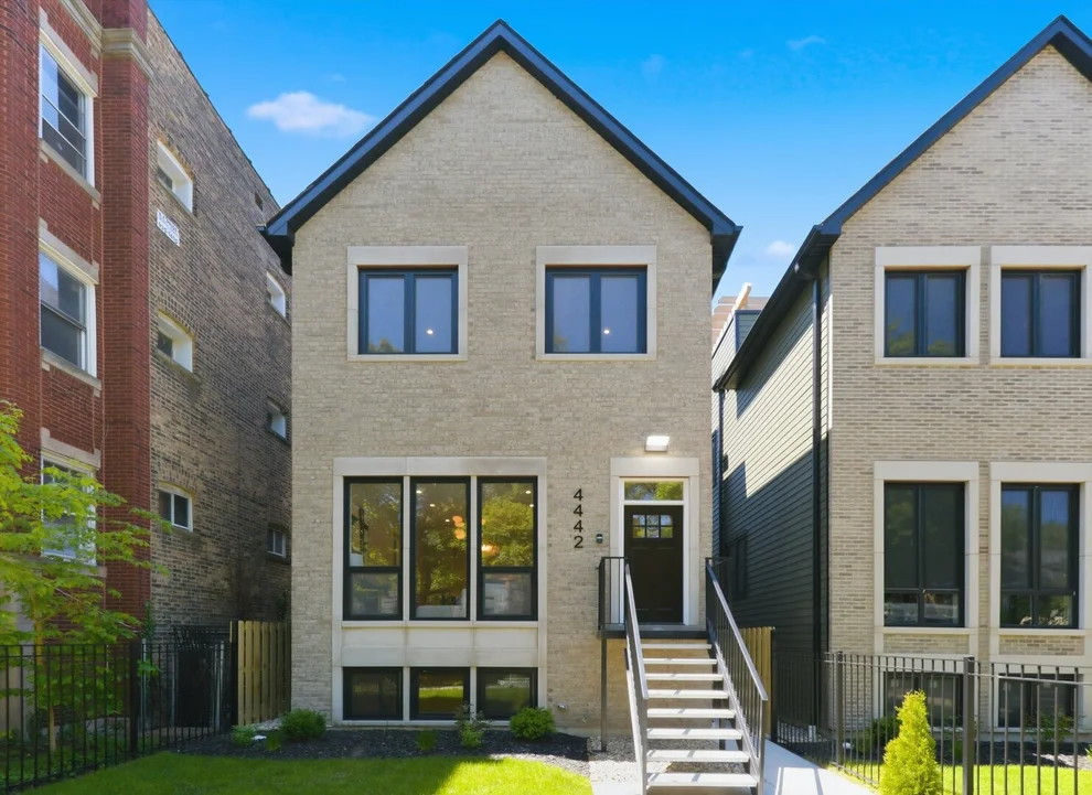 Unit for sale at 4442 N Greenview Avenue, Chicago, IL 60640