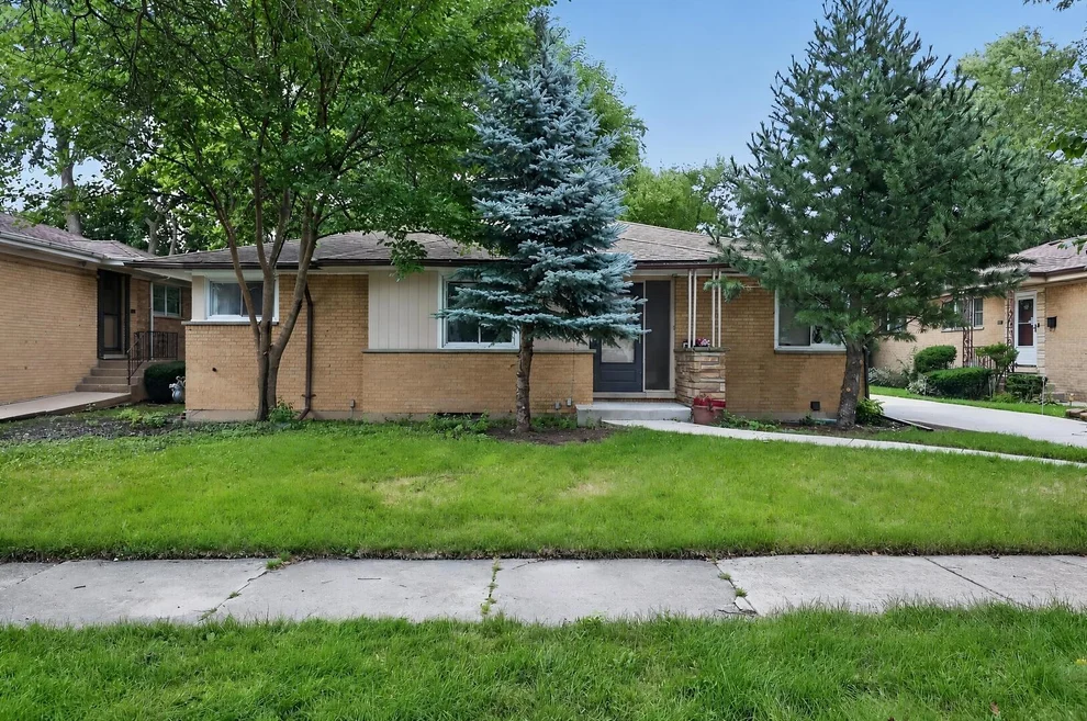 Unit for sale at 9231 N Lowell Avenue, Skokie, IL 60076