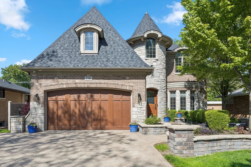 Unit for sale at 718 S Fairview Avenue, Elmhurst, IL 60126