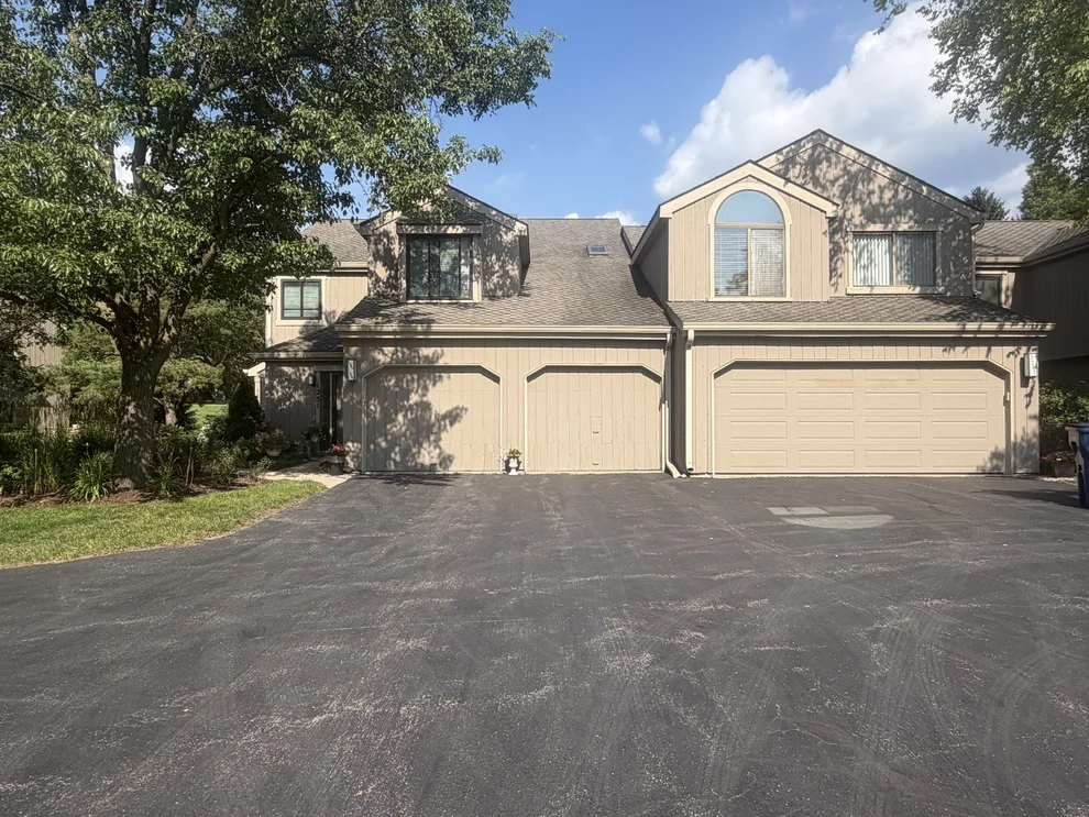Unit for sale at 1249 Oak Hill Road, Lake Barrington, IL 60010