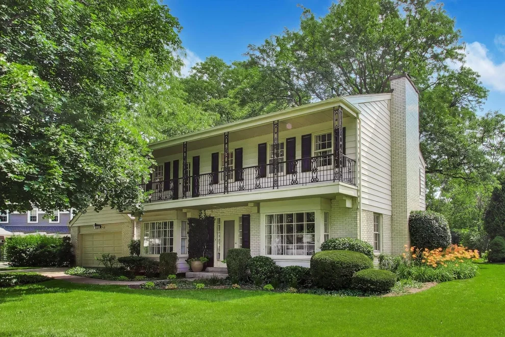 Unit for sale at 841 Woodbine Lane, Northbrook, IL 60062