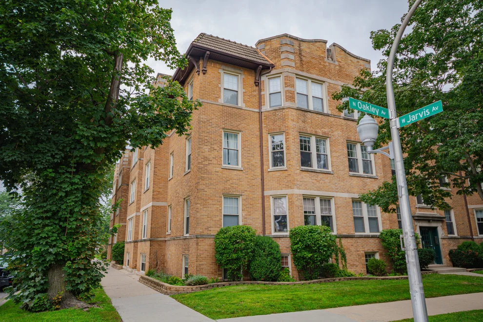 Unit for sale at 2306 W Jarvis Street, Chicago, IL 60645