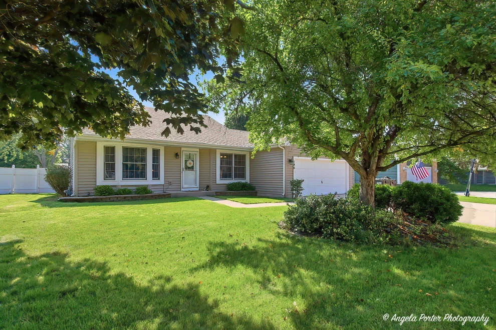 Unit for sale at 198 S Driftwood Trail, McHenry, IL 60050