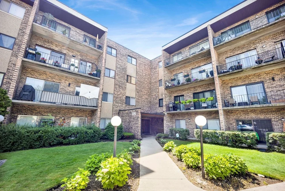 Unit for sale at 725 W Huntington Commons Road, Mount Prospect, IL 60056