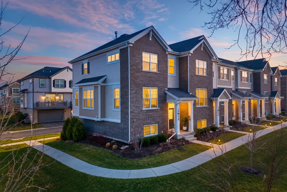 Unit for sale at 30W130 Wheeler Circle, Warrenville, IL 60563