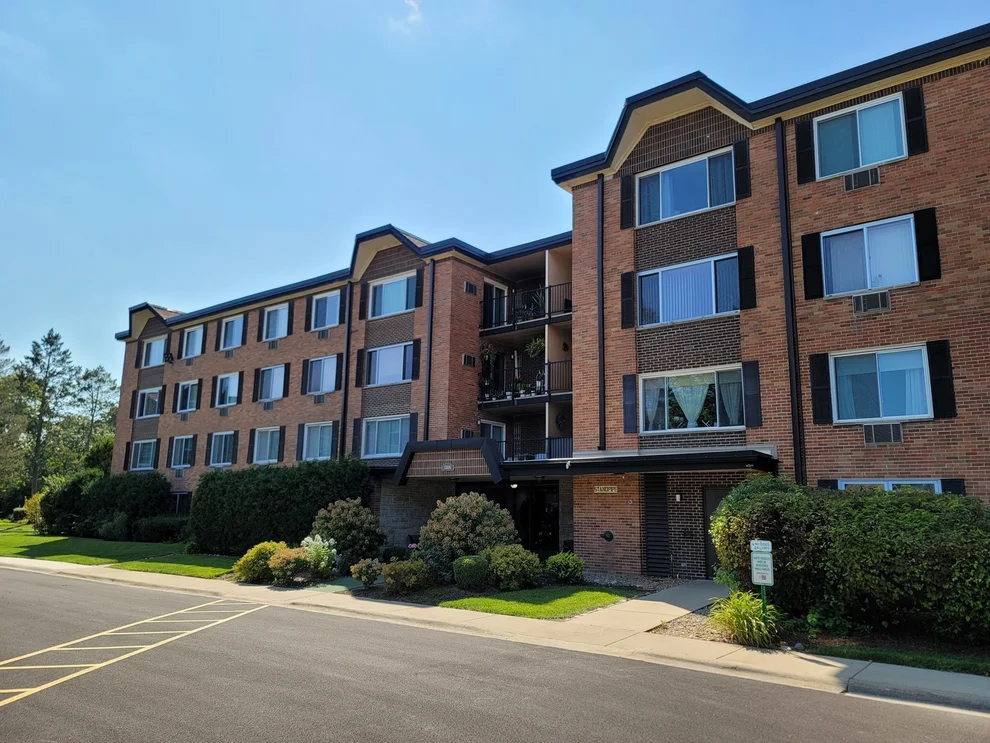 Unit for sale at 1206 S New Wilke Road, Arlington Heights, IL 60005