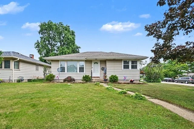 Unit for sale at 901 Brookwood Street, Bensenville, IL 60106