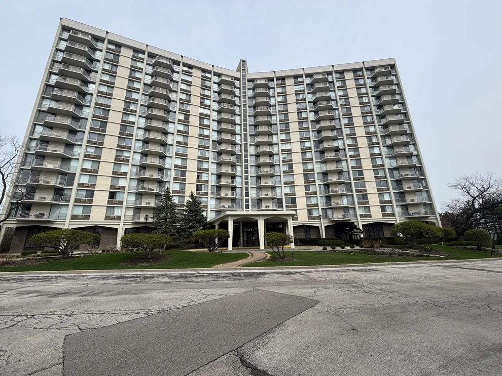 Unit for sale at 40 N Tower Road, Oak Brook, IL 60523