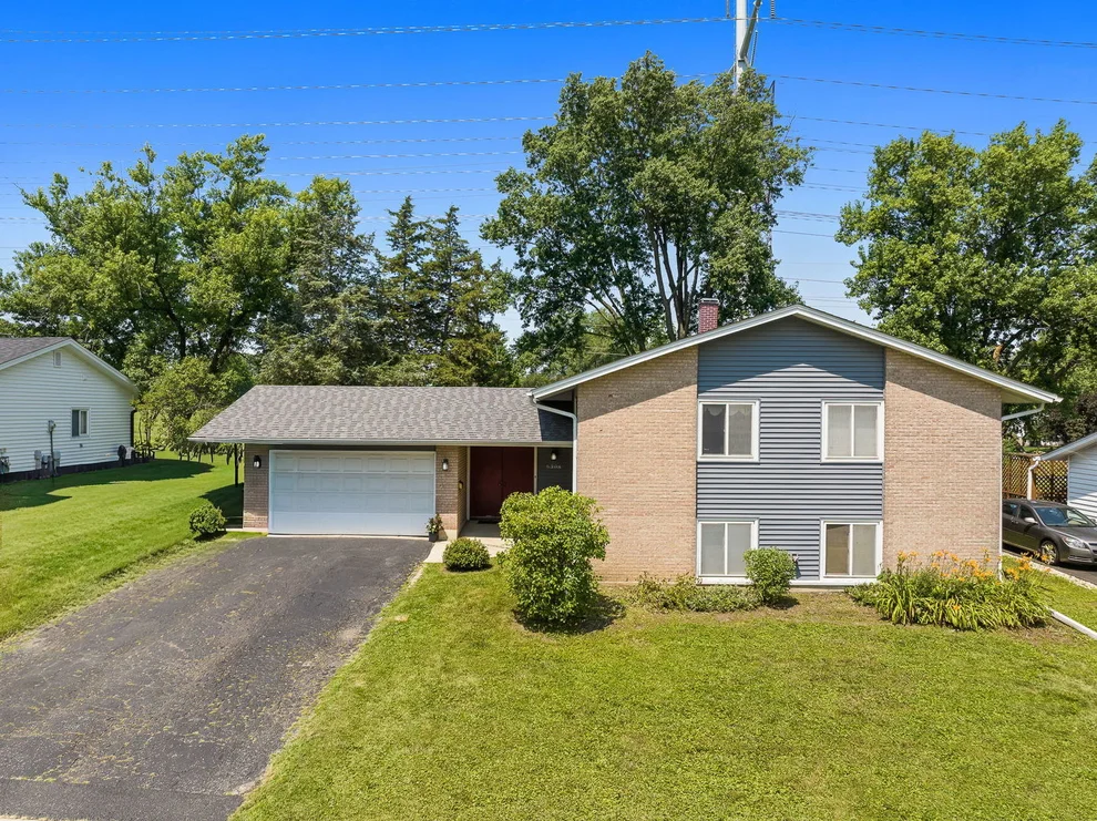 Unit for sale at 6308 Macarthur Drive, Woodridge, IL 60517