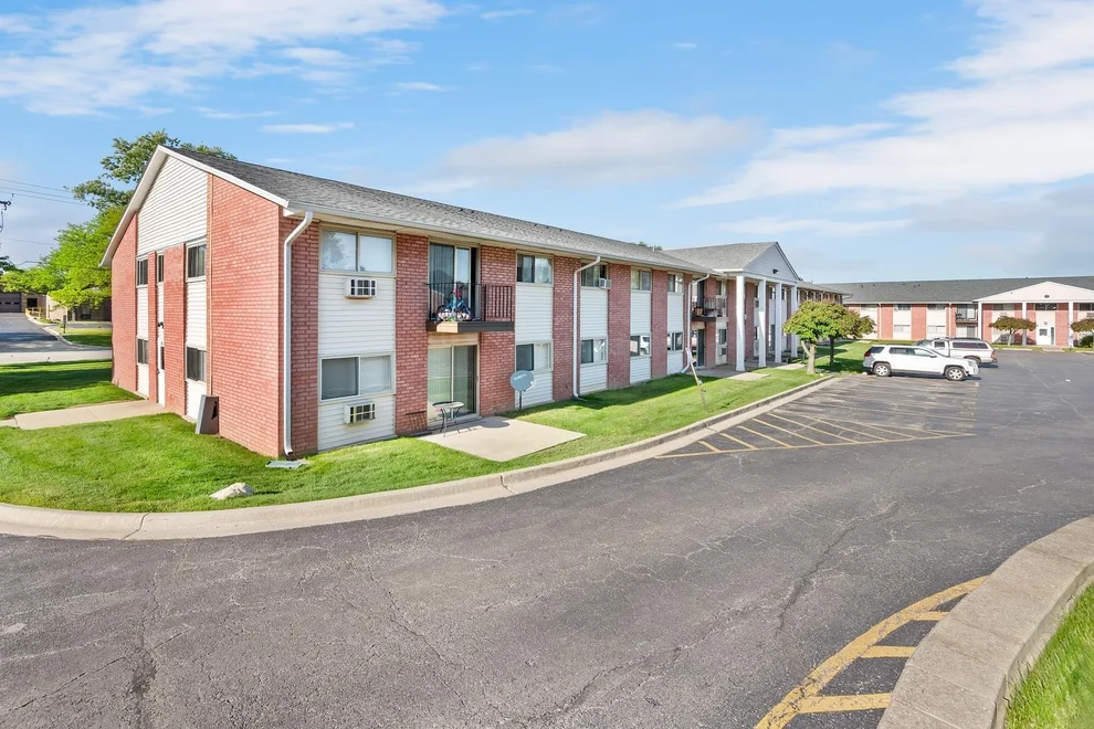 Unit for sale at 659 E FULLERTON Avenue, Glendale Heights, IL 60139