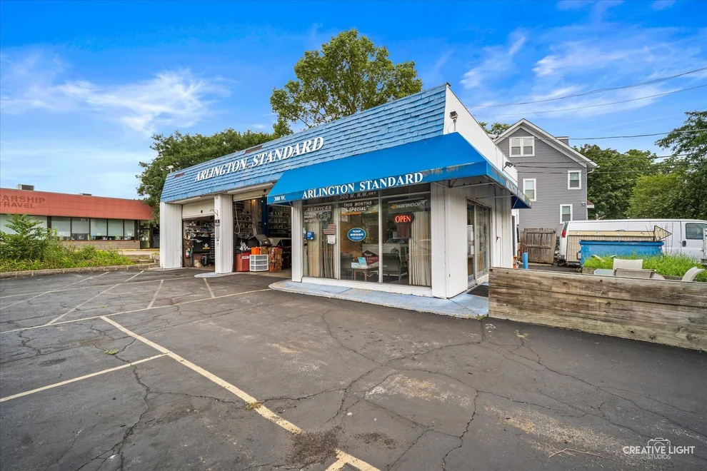Unit for sale at 300 W Northwest Highway, Arlington Heights, IL 60004