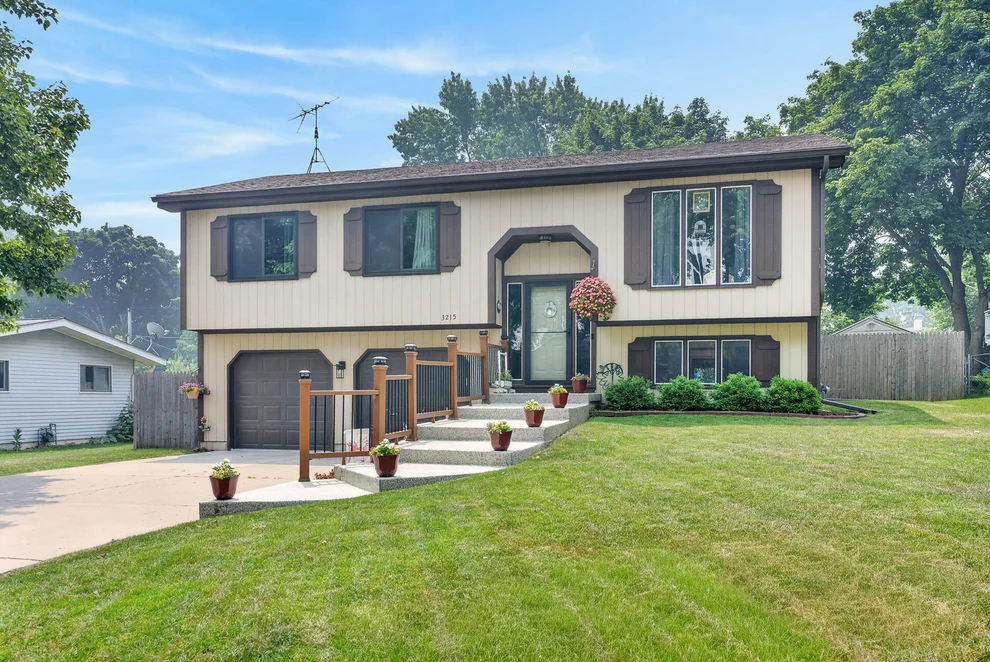 Unit for sale at 3215 Vista Terrace, McHenry, IL 60050