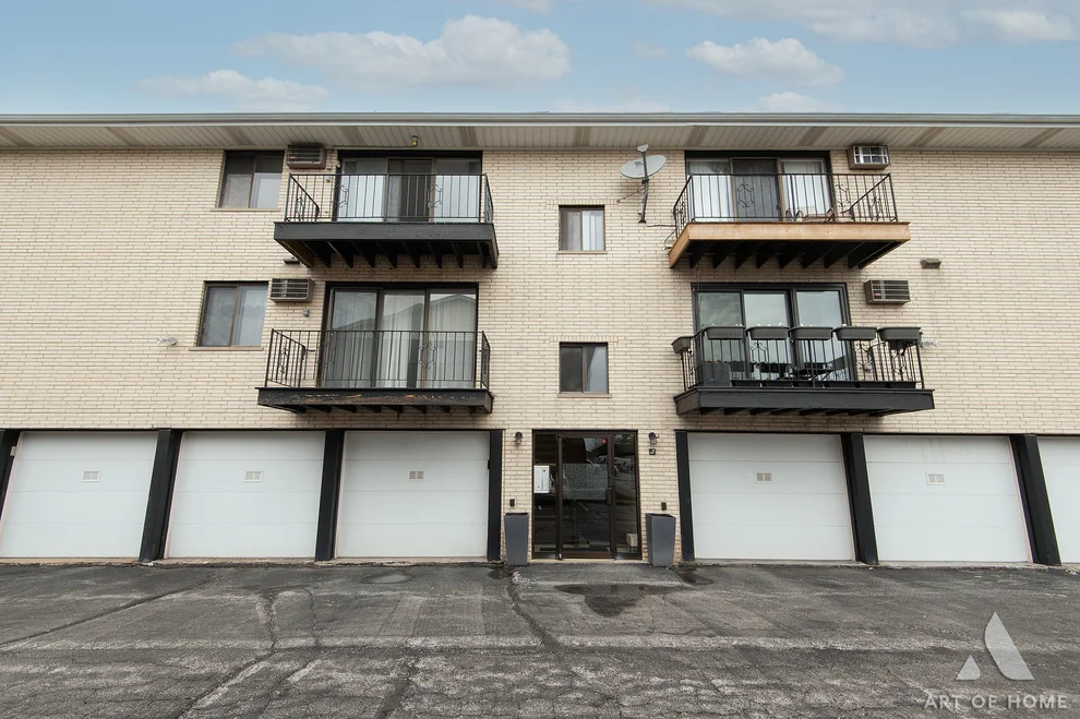 Unit for sale at 10323 Mayfield Avenue, Oak Lawn, IL 60453