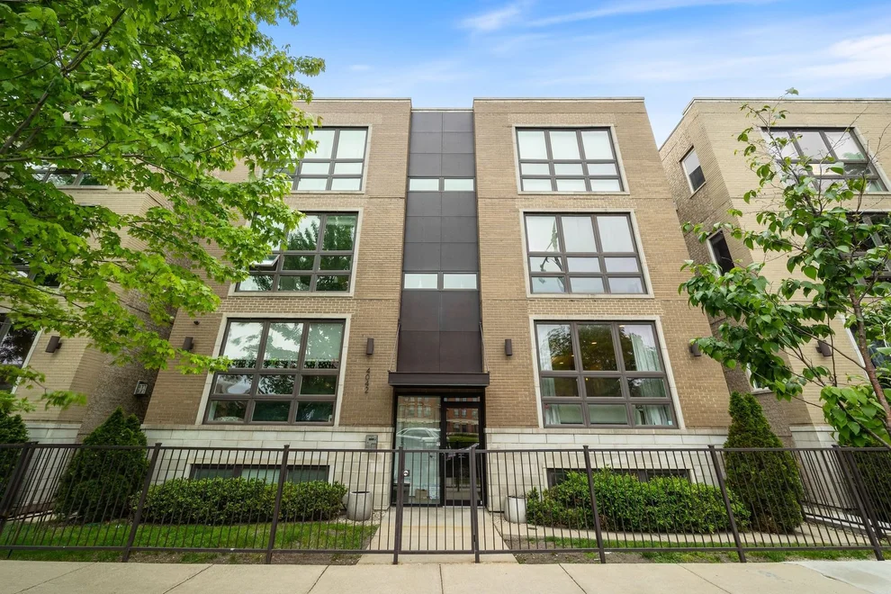 Unit for sale at 4042 N WESTERN Avenue, Chicago, IL 60618