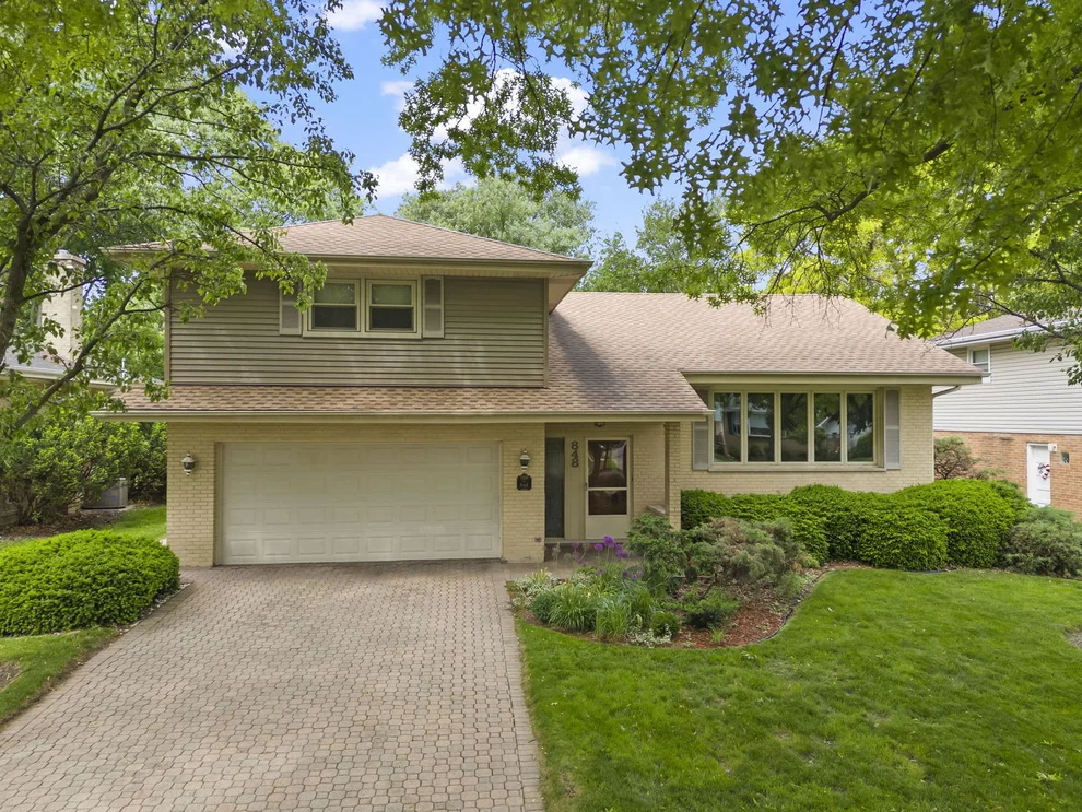 Unit for sale at 848 S Hillcrest Avenue, Elmhurst, IL 60126
