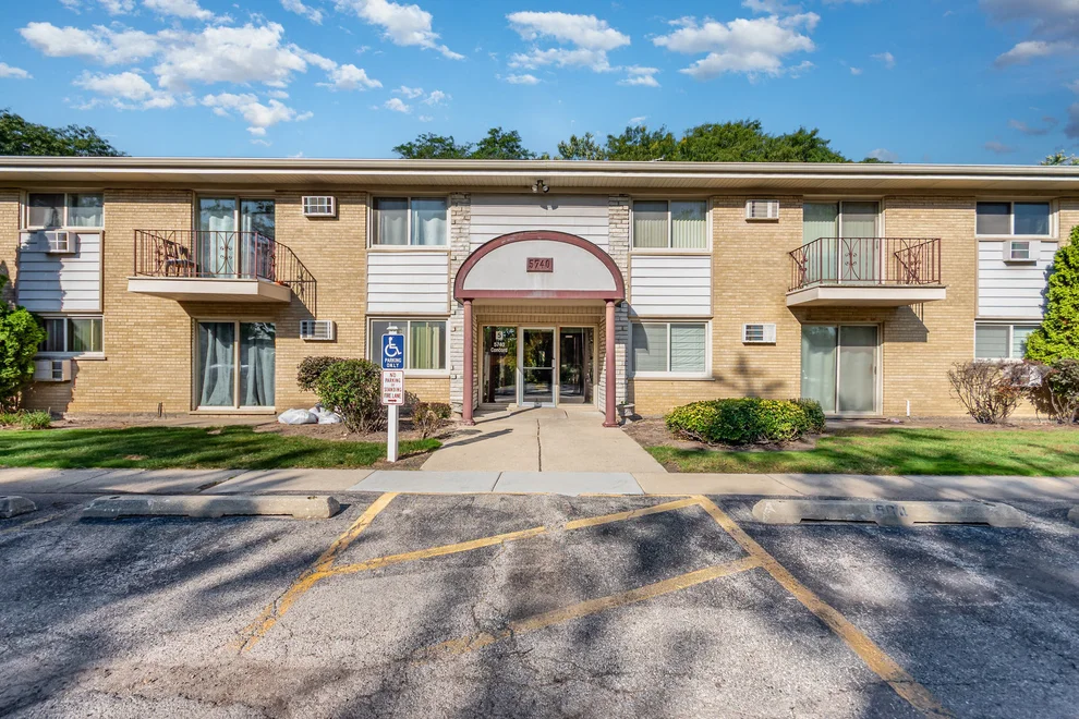 Unit for sale at 5740 Concord Lane, Clarendon Hills, IL 60514