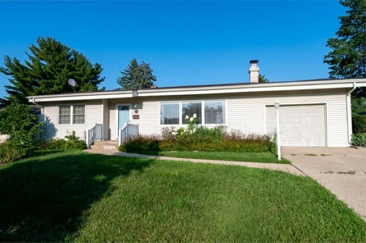 Unit for sale at 928 Woodland Drive, Rockford, IL 61108