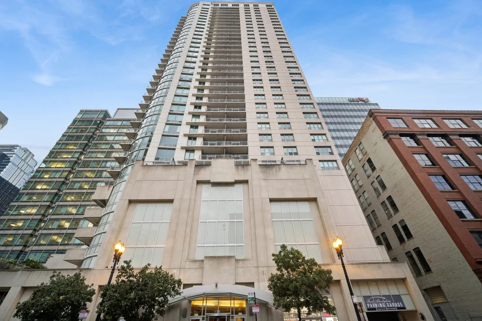 Unit for sale at 125 S Jefferson Street, Chicago, IL 60661