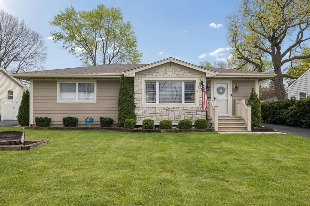Unit for sale at 809 E Division Street, Lockport, IL 60441