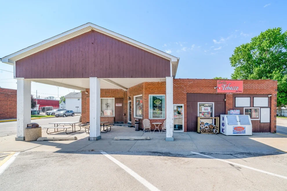 Unit for sale at 207 W Si Johnson Street, Sheridan, IL 60551