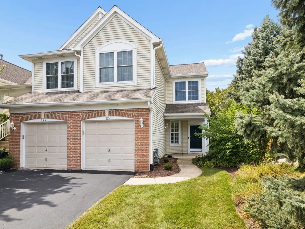 Unit for sale at 127 Hidden Pond Circle, Aurora, IL 60504