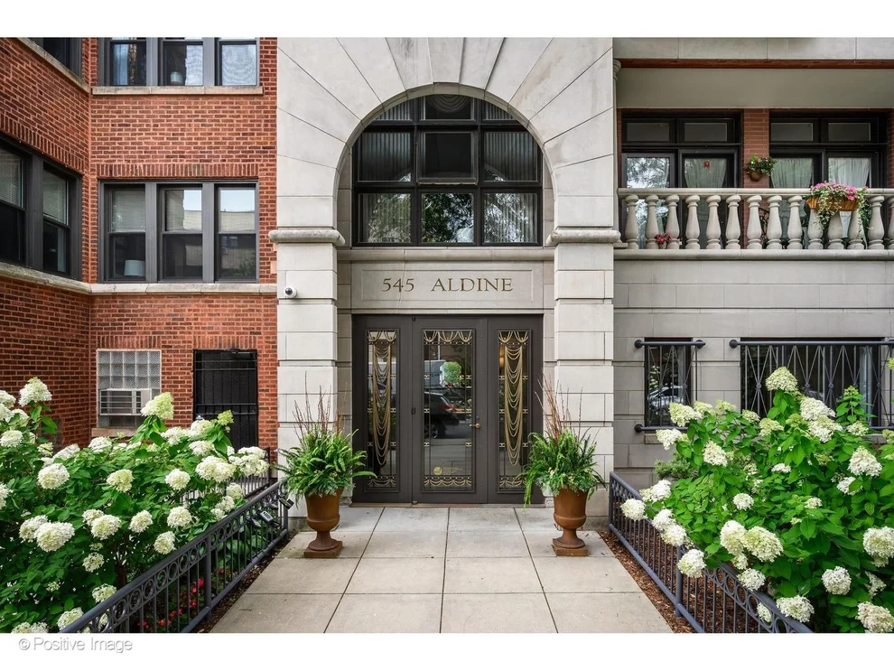 Unit for sale at 545 W Aldine Avenue, Chicago, IL 60657