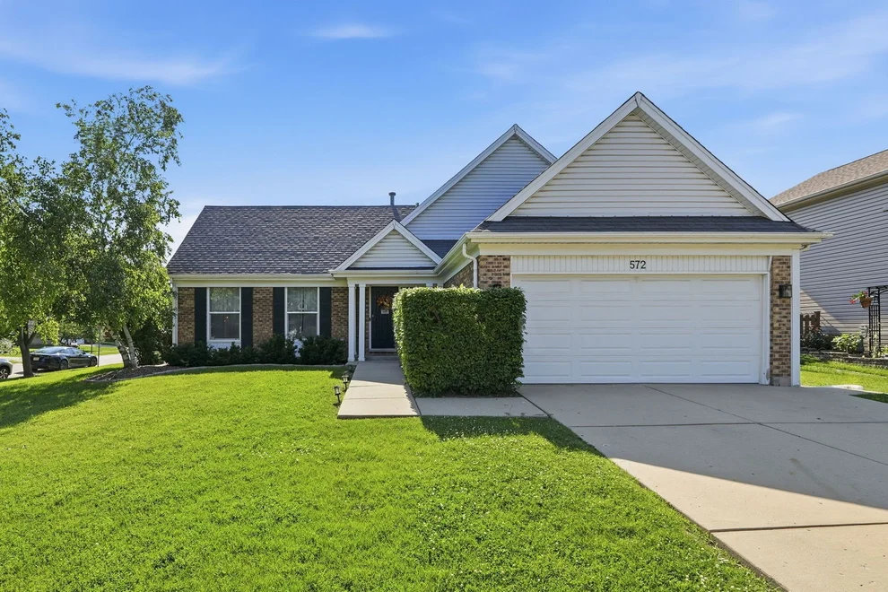 Unit for sale at 572 N Walnut Lane, Schaumburg, IL 60194