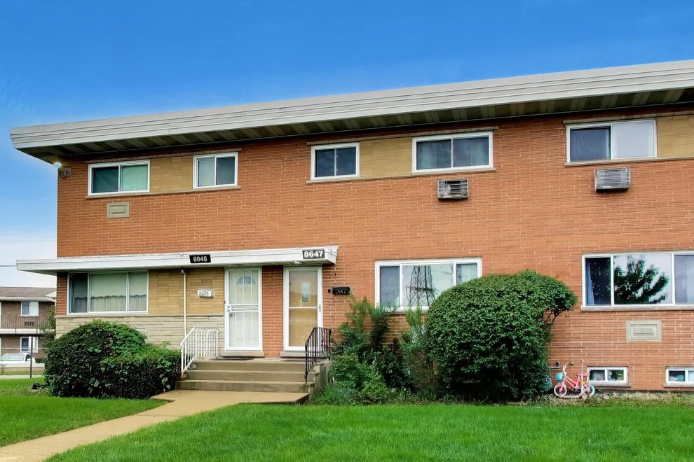 Unit for sale at 8647 Gregory Lane, Des Plaines, IL 60016