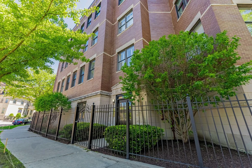 Unit for sale at 4157 N Kenmore Avenue, Chicago, IL 60613