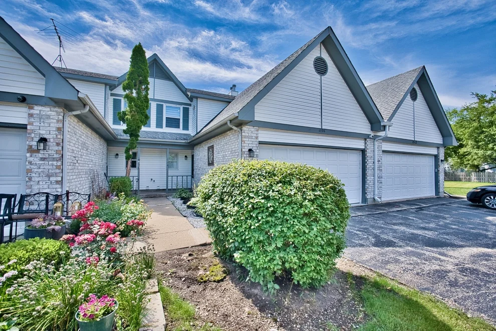 Unit for sale at 1506 Fernwood Court, Gurnee, IL 60031