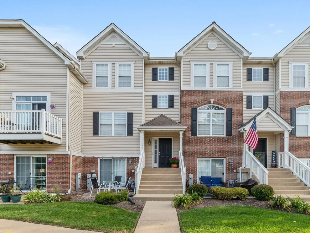 Unit for sale at 142 Lakeshore Drive, Oswego, IL 60543