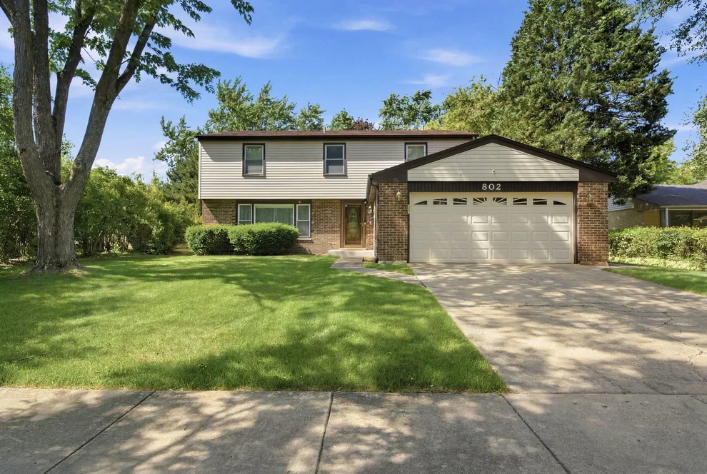 Unit for sale at 802 E HACKBERRY Drive, Arlington Heights, IL 60004