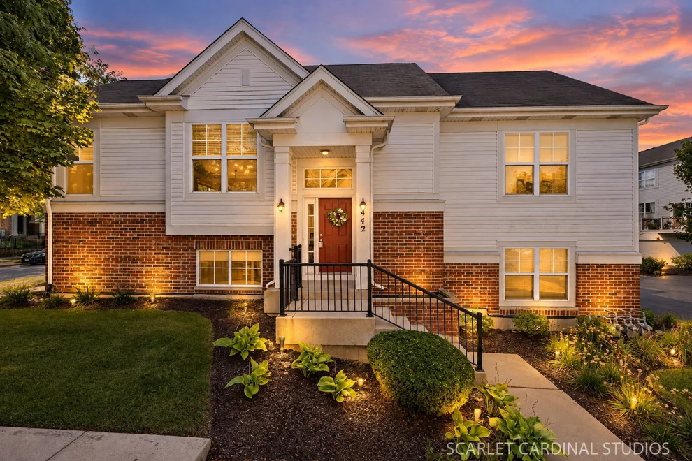 Unit for sale at 442 Plaza Place, Aurora, IL 60504