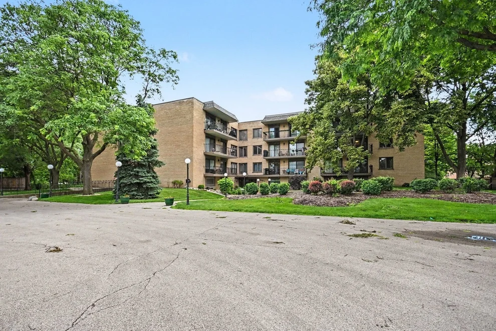 Unit for sale at 6935 N Milwaukee Avenue, Niles, IL 60714