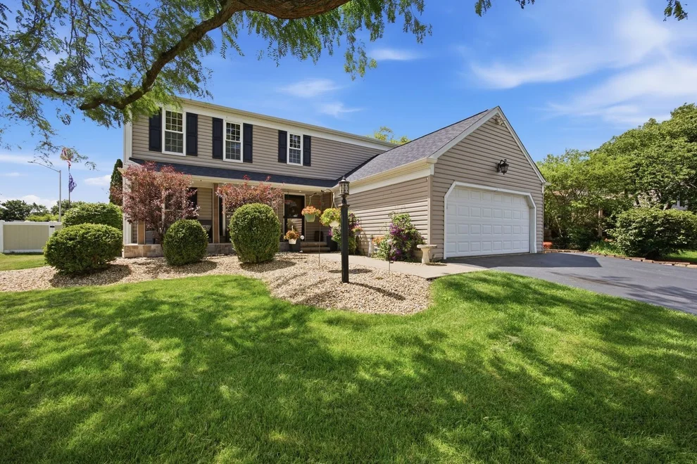 Unit for sale at 702 Hickory Lane, Carol Stream, IL 60188