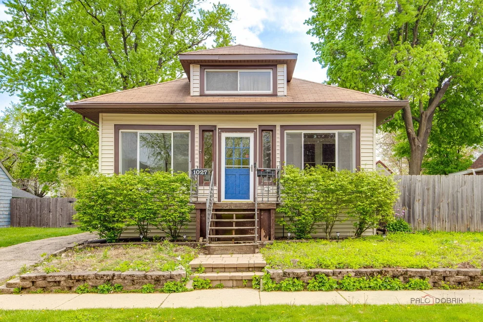 Unit for sale at 1027 St John Street, Elgin, IL 60120
