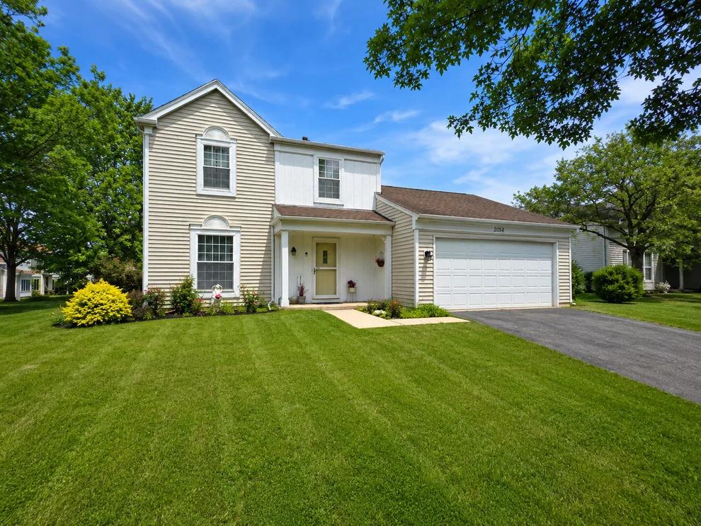 Unit for sale at 2054 Mission Hills Drive, Elgin, IL 60123