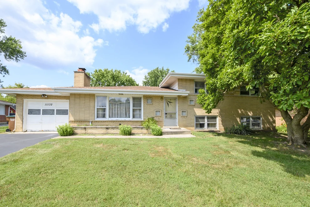 Unit for sale at 11132 84th Place, Willow Springs, IL 60480