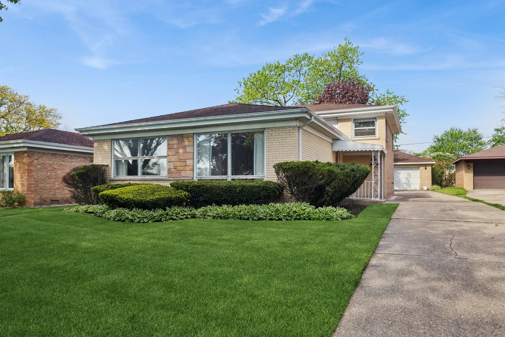 Unit for sale at 8538 N Oketo Avenue, Niles, IL 60714