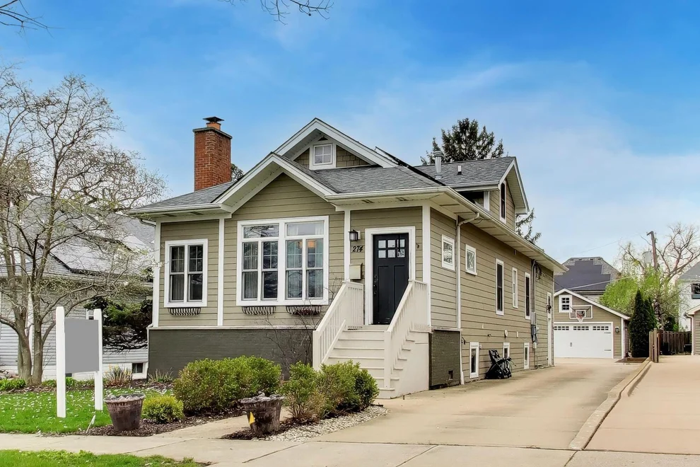 Unit for sale at 274 N Oak Street, Elmhurst, IL 60126