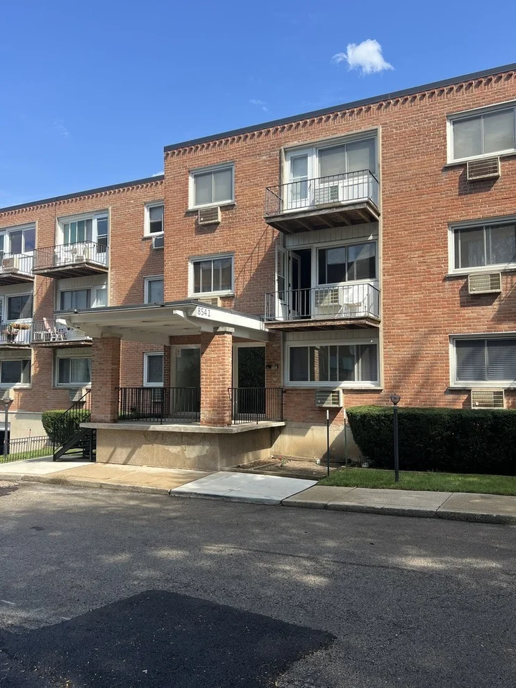 Unit for sale at 8541 Lotus Avenue, Skokie, IL 60077
