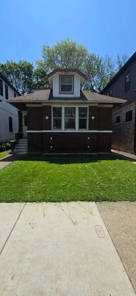Unit for sale at 2539 W Winnemac Avenue, Chicago, IL 60625