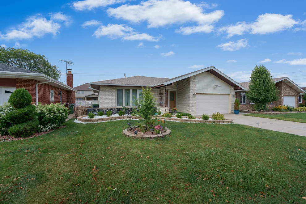 Unit for sale at 4832 W 107th Street, Oak Lawn, IL 60453
