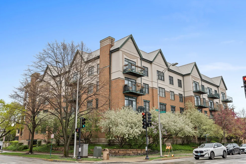 Unit for sale at 140 N Euclid Avenue, Oak Park, IL 60301