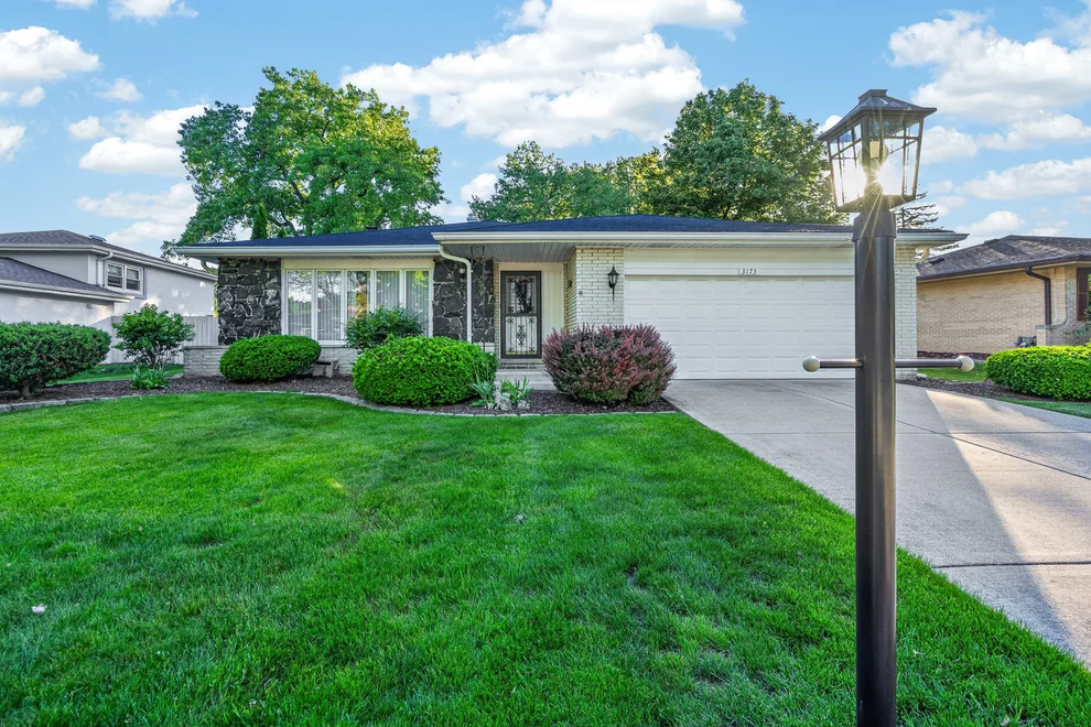 Unit for sale at 3173 Grandview Place, Darien, IL 60561