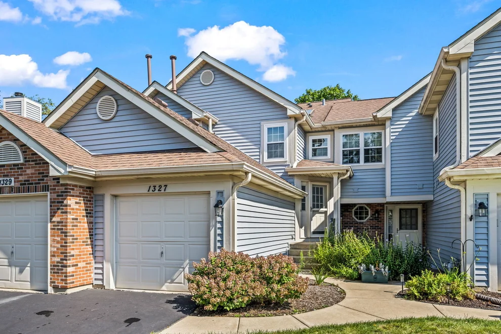 Unit for sale at 1327 COLDSPRING Road, Carol Stream, IL 60188