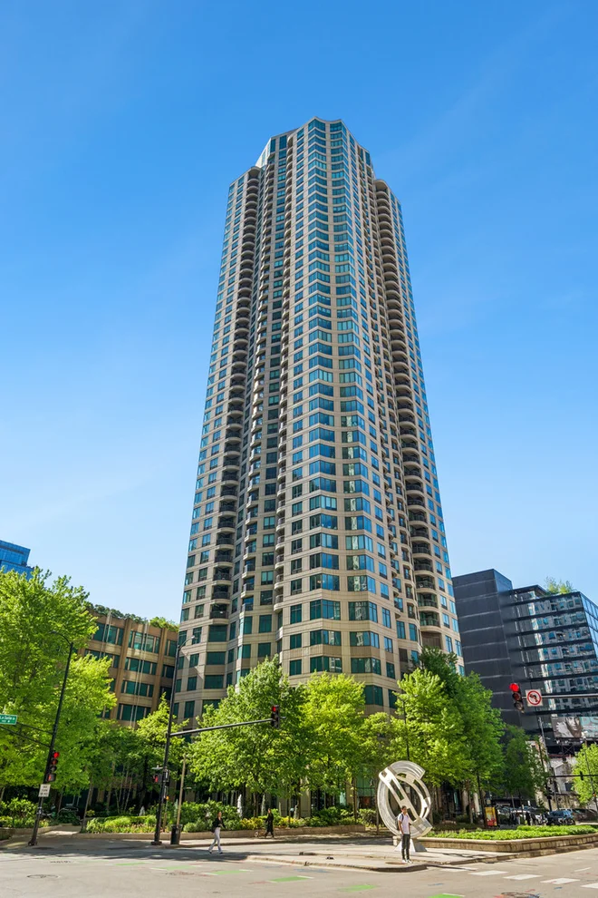 Unit for sale at 400 N LaSalle Street, Chicago, IL 60654