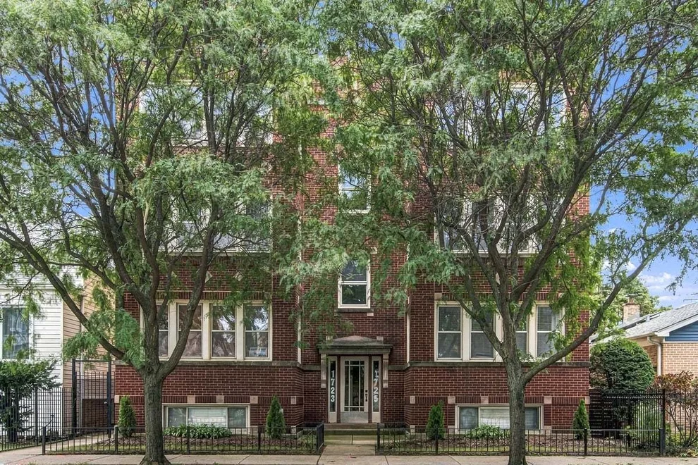 Unit for sale at 1723 W Foster Avenue, Chicago, IL 60640