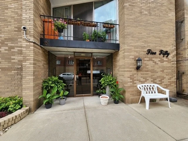 Unit for sale at 550 Ida Street, Des Plaines, IL 60016
