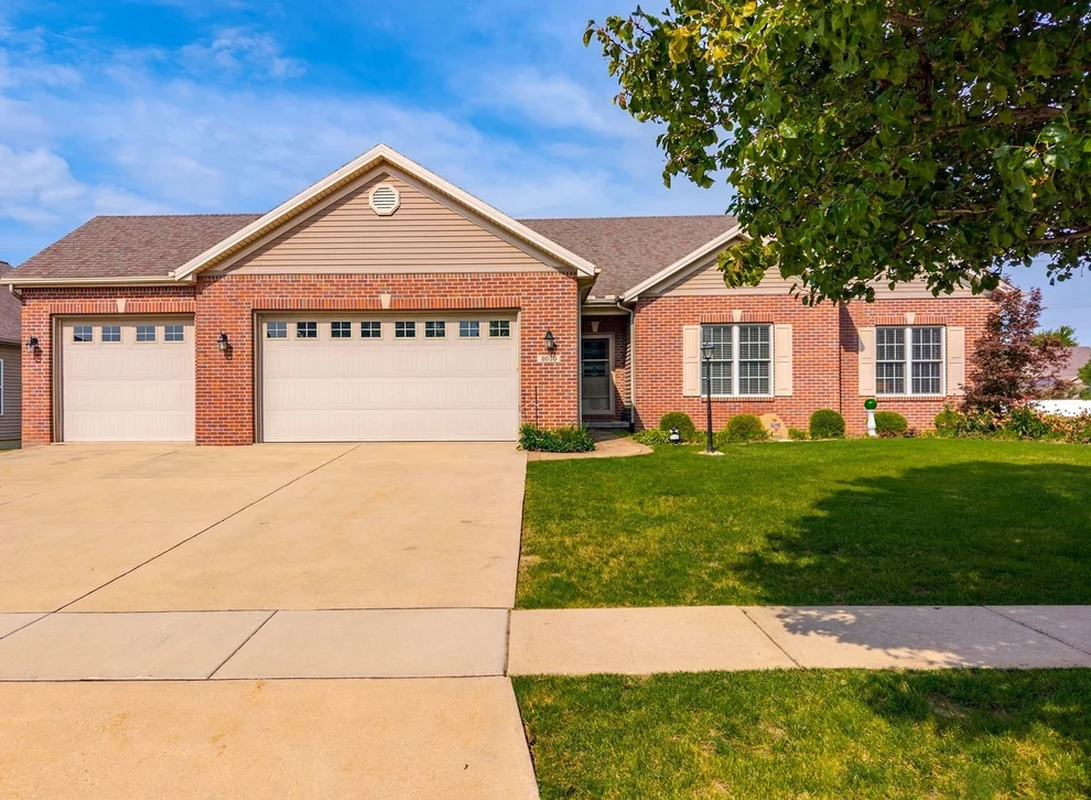 Unit for sale at 2030 Escalade Road, Bloomington, IL 61705